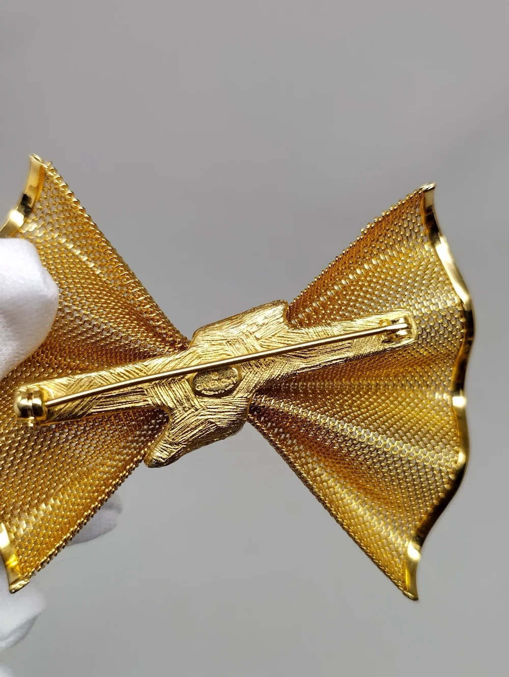 Givenchy Gold Tone Mesh Bow With CZ Crystal Brooch - Picture 3 of 4